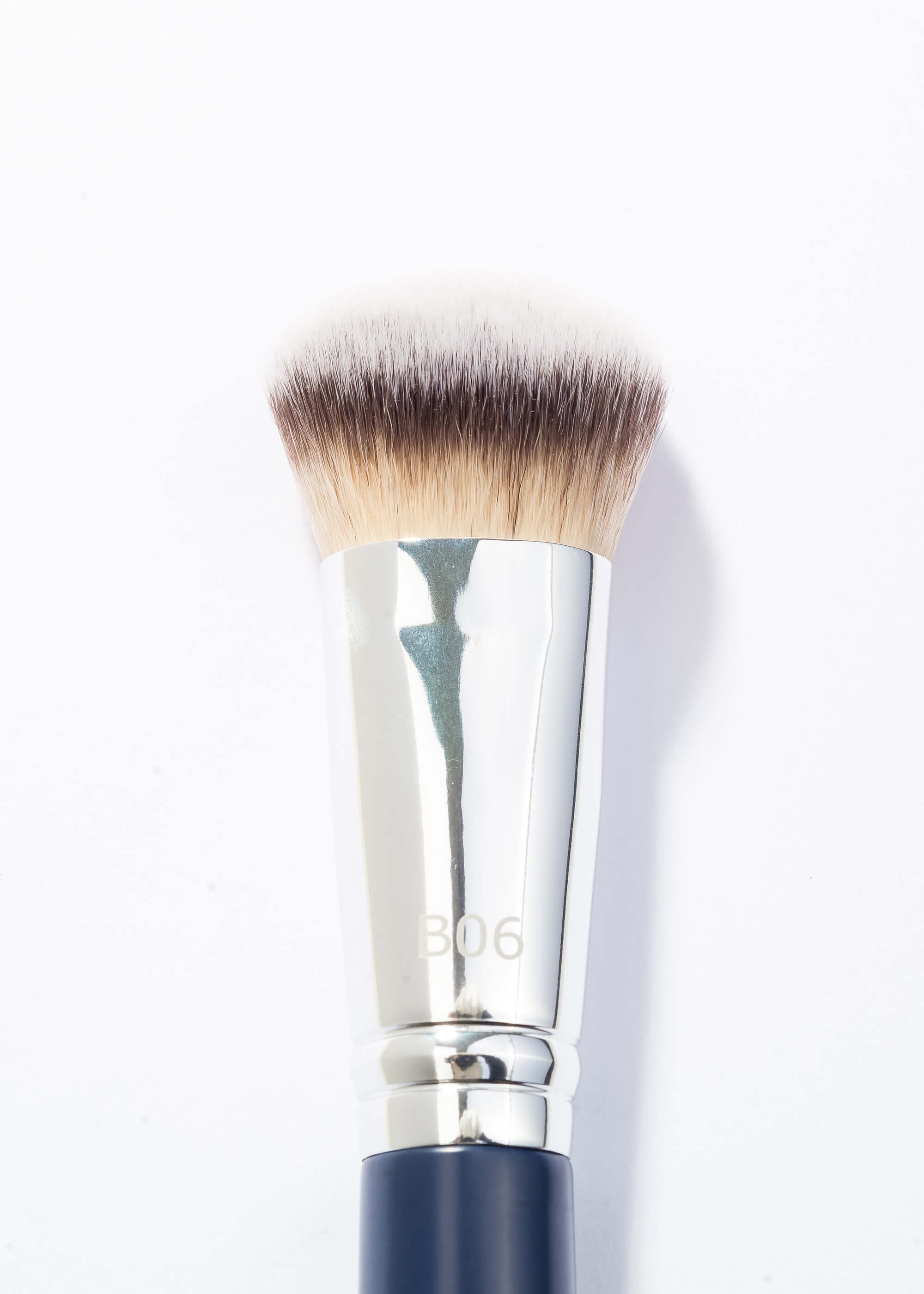 B06 taklon - Contoured Foundation Pinsel
