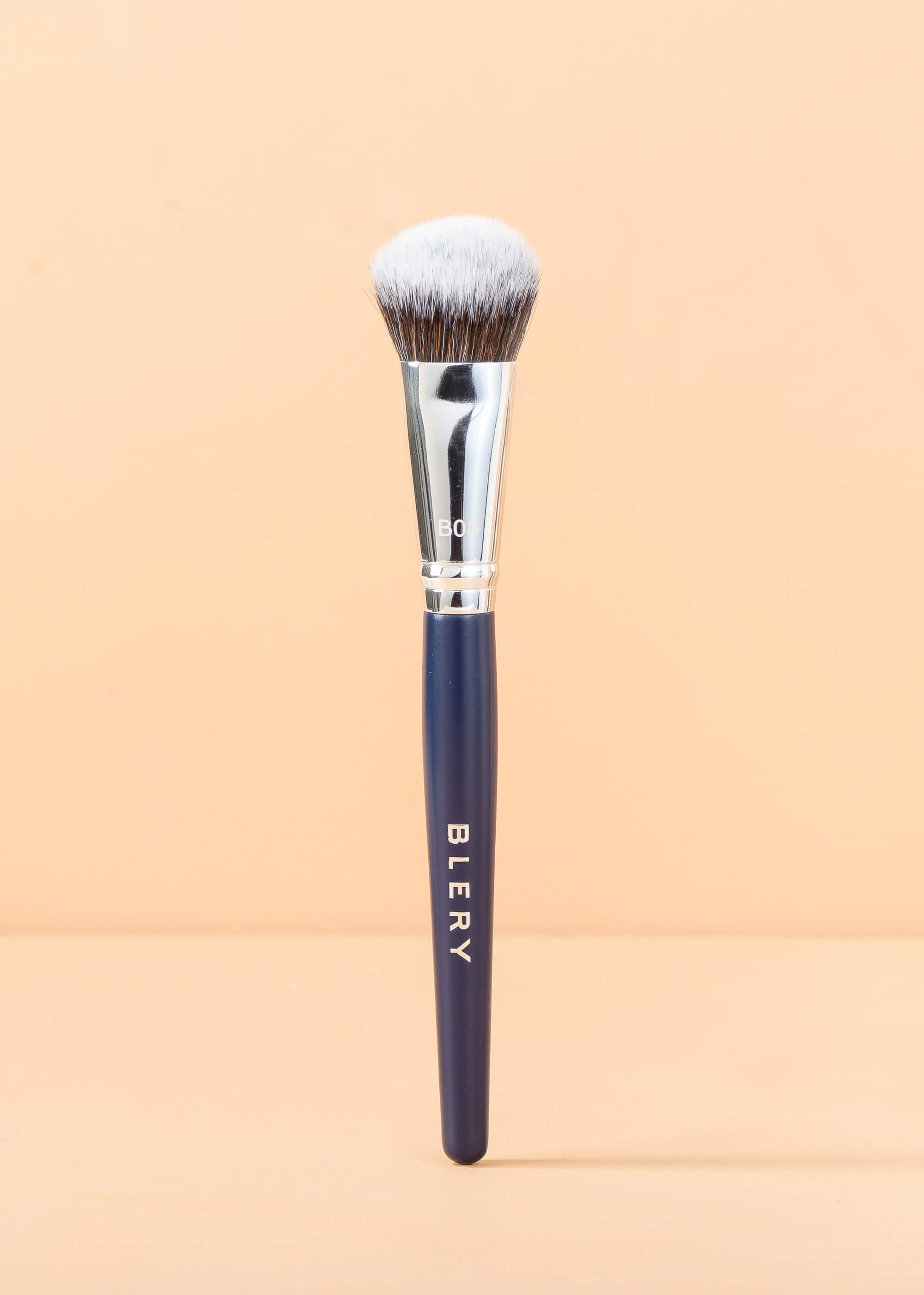 B08 Taklon – Small Contoured Foundation Pinsel